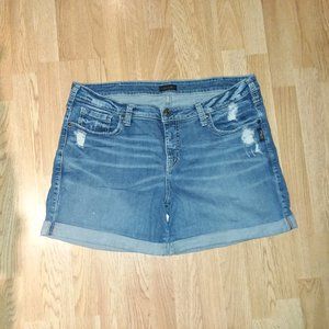 Silver Jeans Boyfriend short Size 18